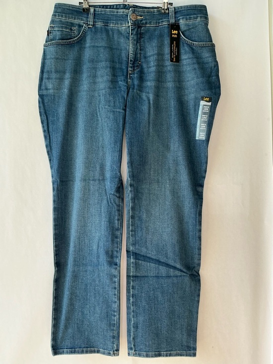 Lee Denim - NWT! LEE Plus Relaxed Fit Straight Leg High Rise Slimming Jeans Women’s Size 18W